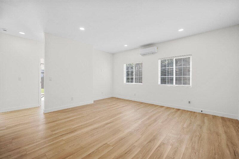 Building Photo - 3884 Alsace Ave