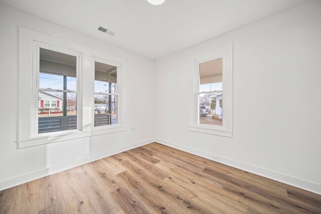 Building Photo - 1703 Lowder St