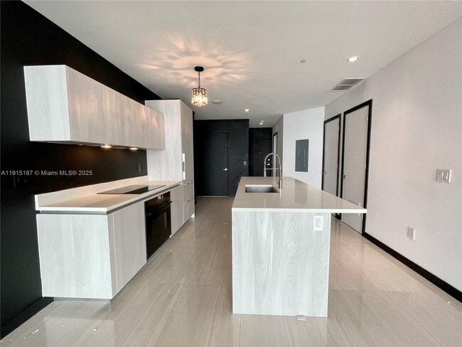 Building Photo - 480 NE 31st St