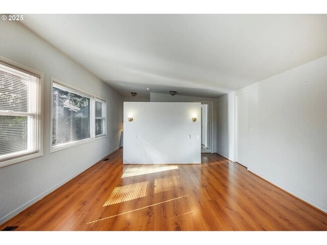 Building Photo - Gorgeous College Hill 4 BD, 3BA in desirab...