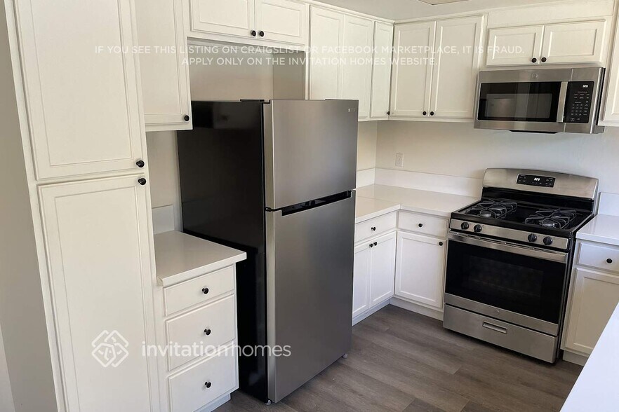 Building Photo - 2852 Londonderry Dr