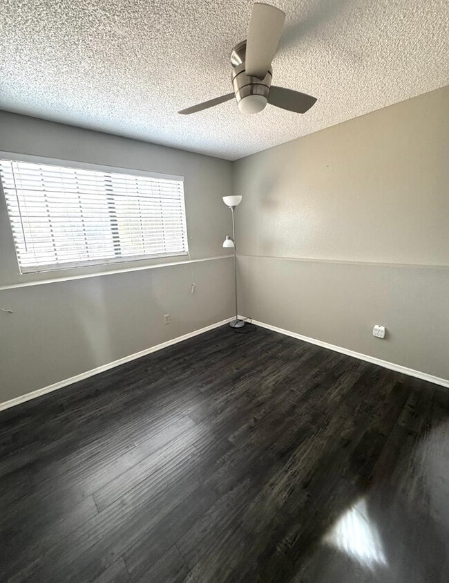 Building Photo - 4901 E Kelton Ln