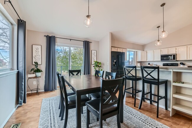 Building Photo - Stunning 4 BDR Fully Furnished Home in Broomfield