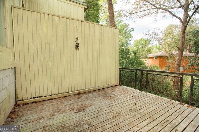 Building Photo - 2143 Ingleside Ave