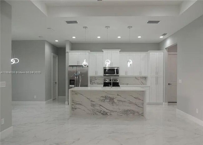 Building Photo - 2011 NW 10th Pl