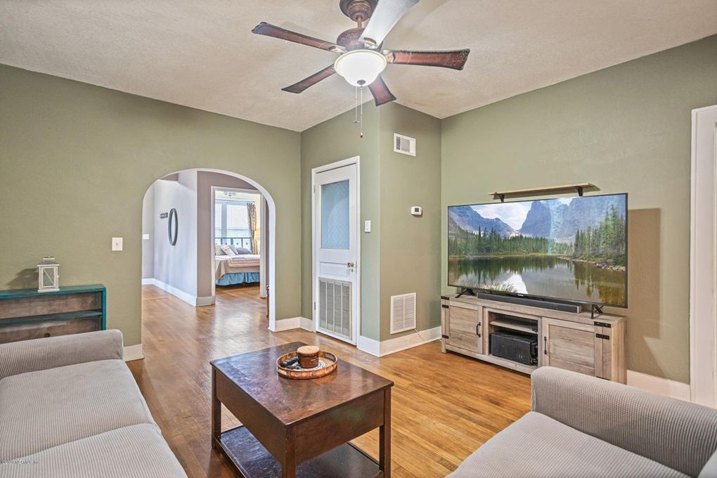 Living Room view from Kitchen - 809 Acosta Street