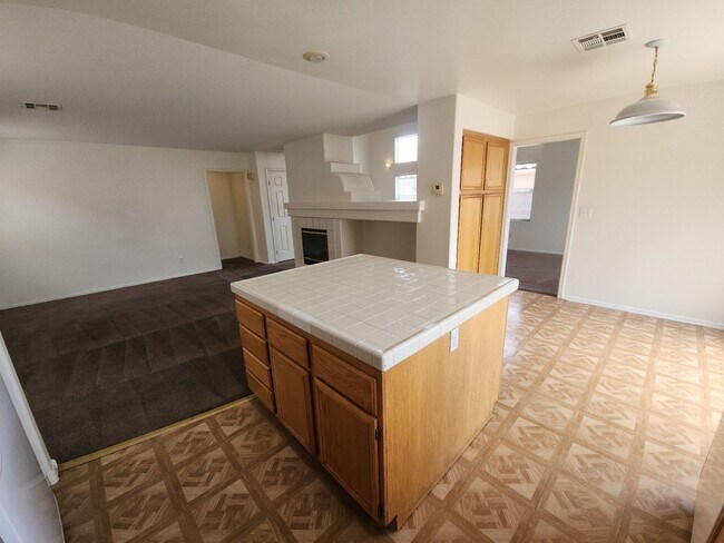 Building Photo - Two story in well established Las Vegas neighborhood