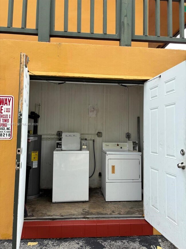 Building Photo - 1702 McKinley St