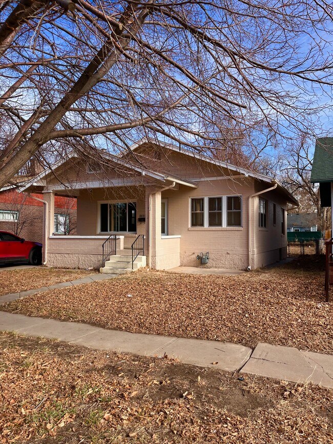 Building Photo - 1322 Lake Ave