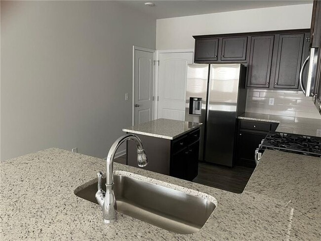 Building Photo - 92 Shelter Ln E