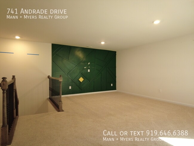 Building Photo - 741 Andrade Dr