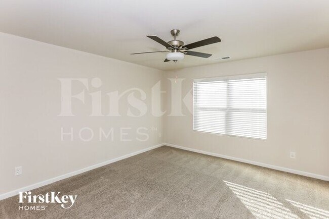Building Photo - 3211 Newell Vlg Dr