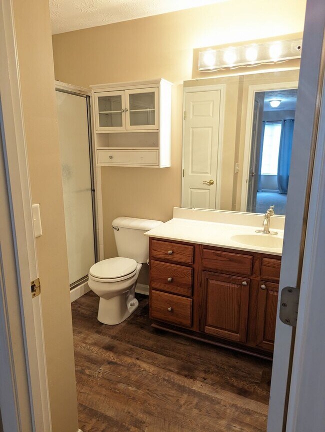 Building Photo - AVAILABLE SOON - Convenient 2 Bed/2 Full Bath Condo in Beavercreek!