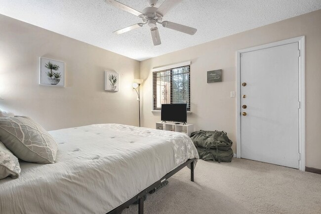 Building Photo - 2203 Sandpiper St