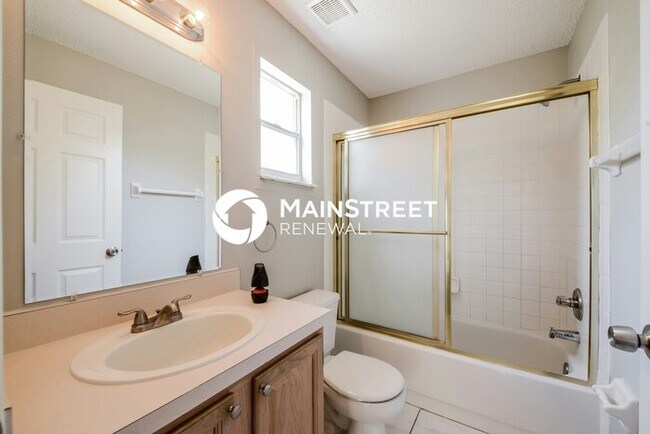 Building Photo - 4 Bedroom Pet-Friendly Home in Brandon, FL with Main Street Renewal