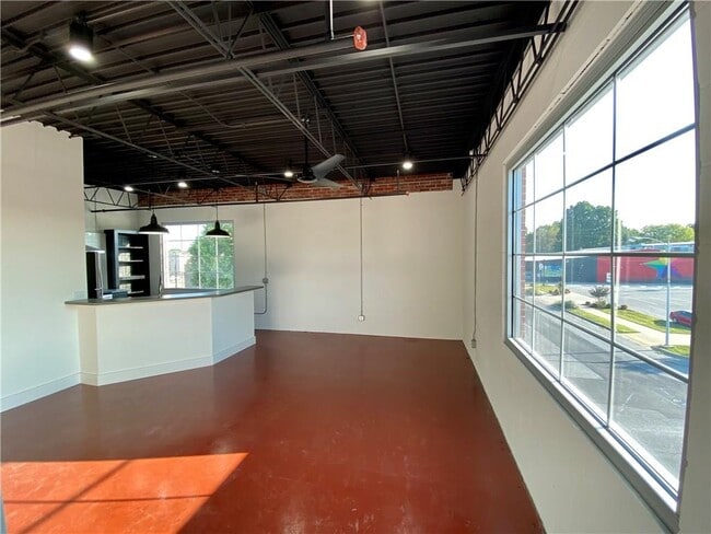 Building Photo - 111 S Main St