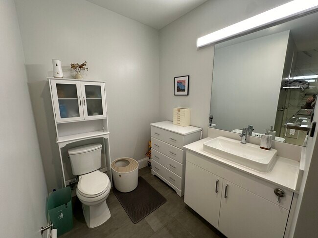 Building Photo - 205 Maverick St