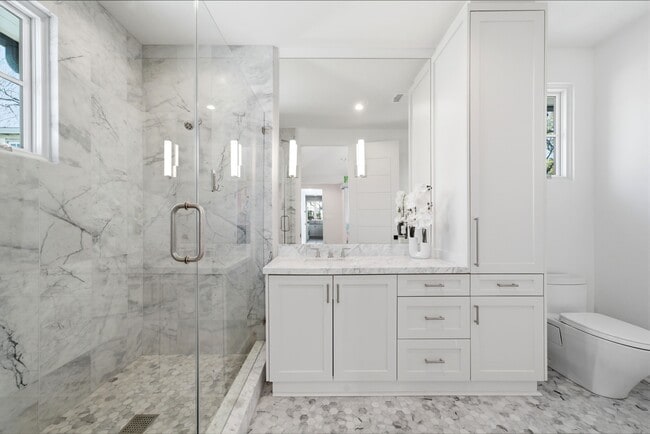 Building Photo - 2615 Yupon St