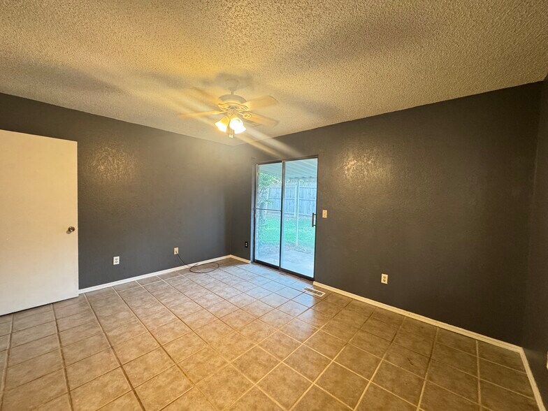 Building Photo - 7740 Doris Dr