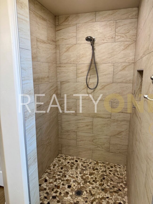 Building Photo - Enjoy those Arizona Sunset in this Three Bedroom Two Bath Home full of upgrades !!