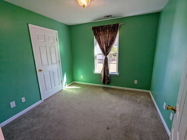 Building Photo - 110 Nandina Wy