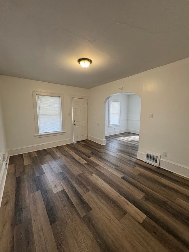 Building Photo - Two bedroom one bathroom home for rent