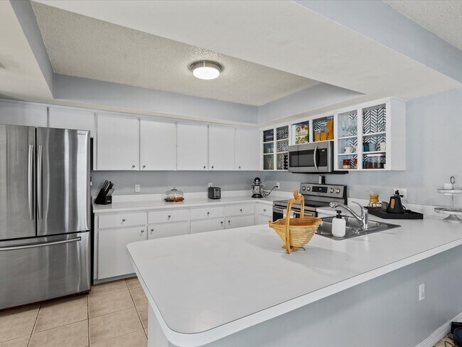 Building Photo - 5884 Milton Ave