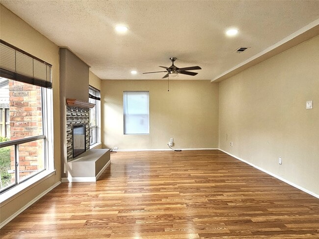 Building Photo - 8622 Quail Burg Ln