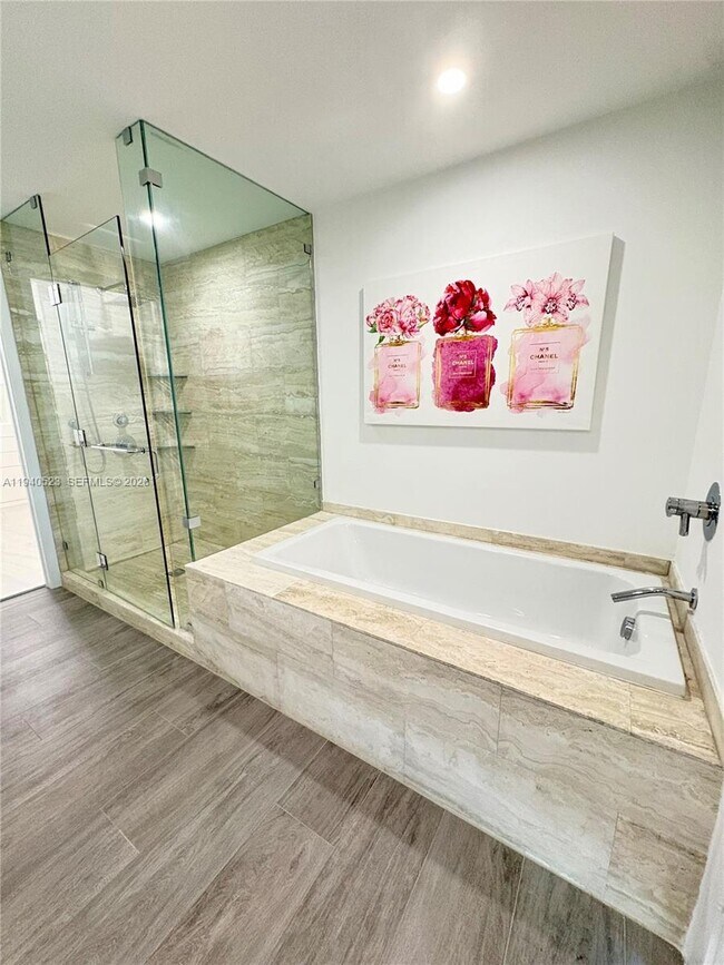 Building Photo - 2900 NE 7th Ave