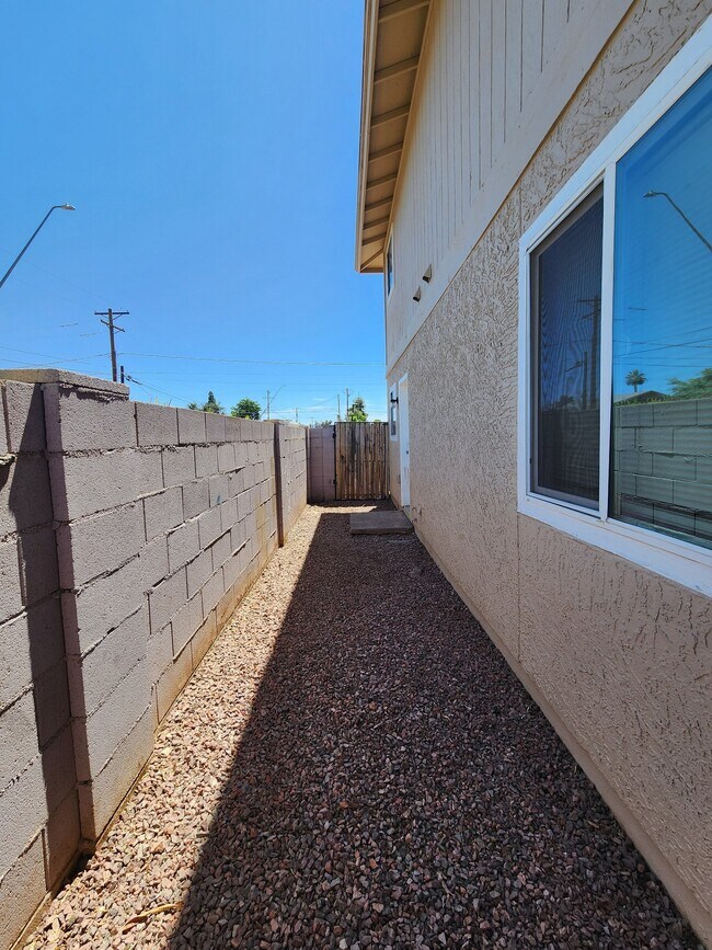 Building Photo - 143 S Doran