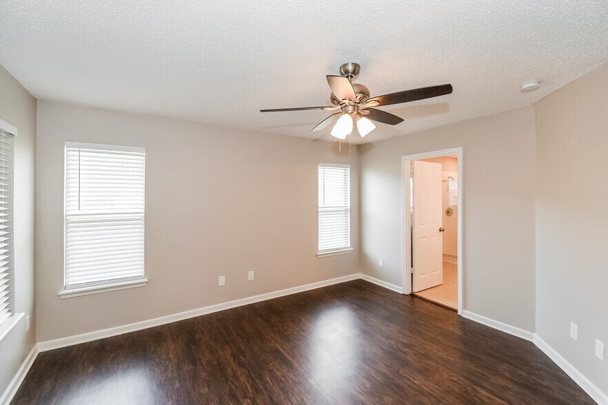 Building Photo - 228 Prince Phillip Dr