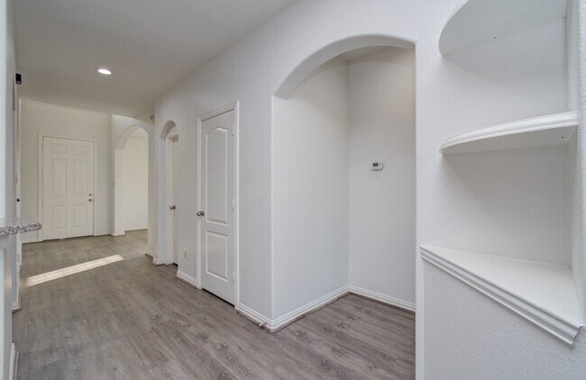 Building Photo - 22314 Mosshall Ct
