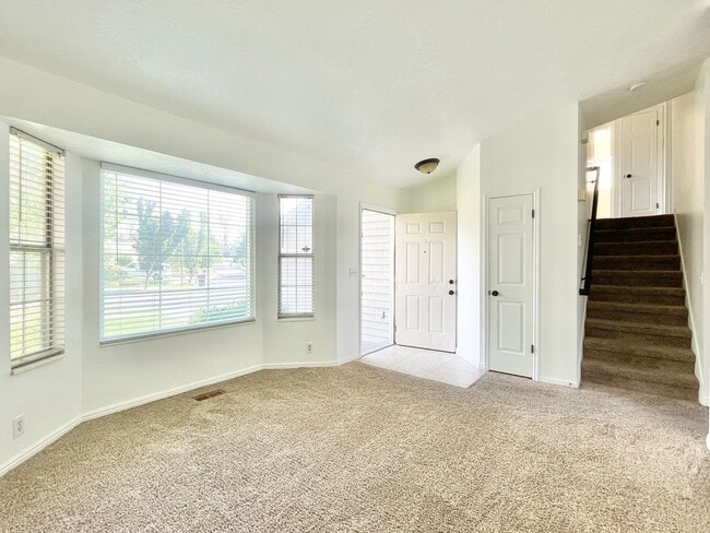 Building Photo - Lovely Sandy Home in Well Kept Neighborhood!