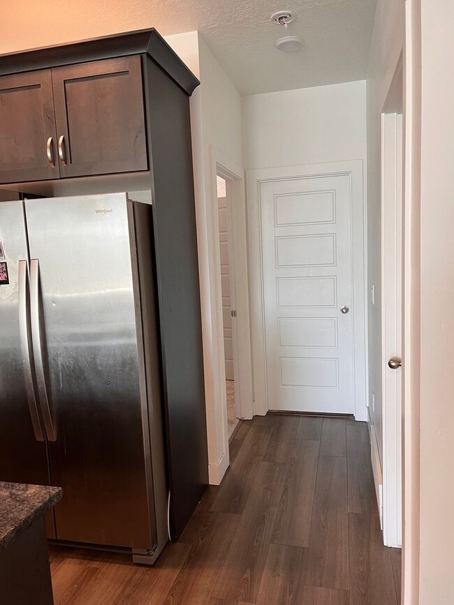 Building Photo - Beautiful Townhome in great location!