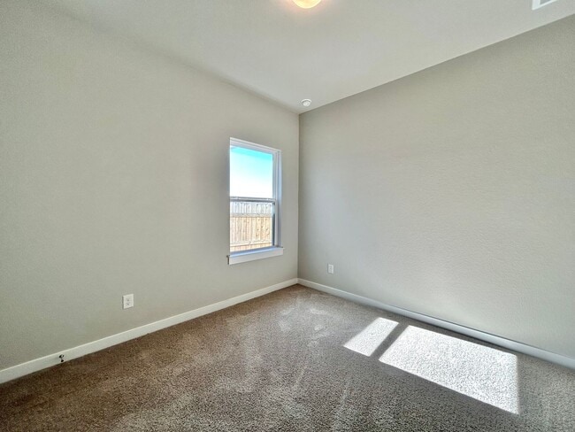 Building Photo - Move-In Ready 3BR, 2BA with Fully Equipped Kitchen & Laundry Room