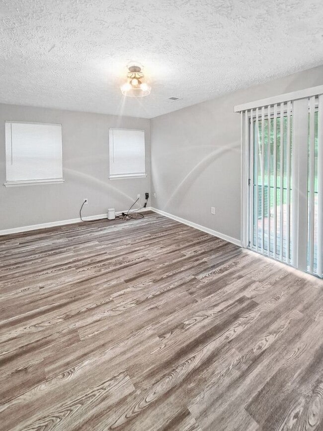 Building Photo - Gorgeous End Unit 2-Level Townhome in Wald...