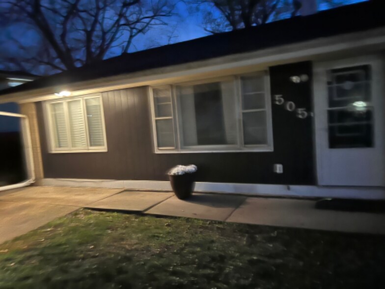 Building Photo - 505 W 53rd Ave