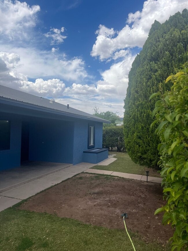 Building Photo - 595 N San Pedro St
