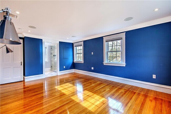 Building Photo - 11 Elmcroft Ave