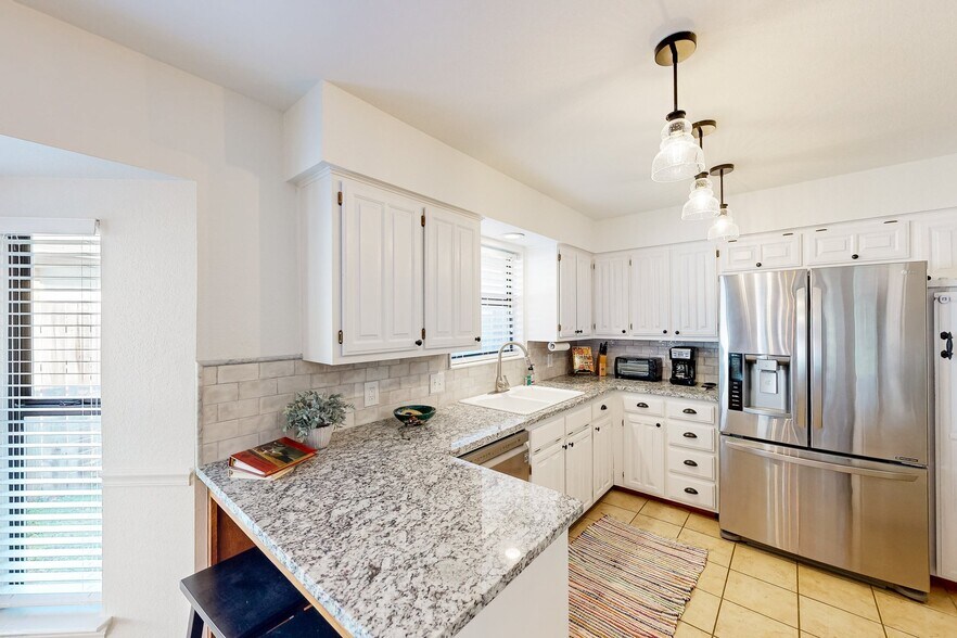 Building Photo - 941 Lakeridge Dr