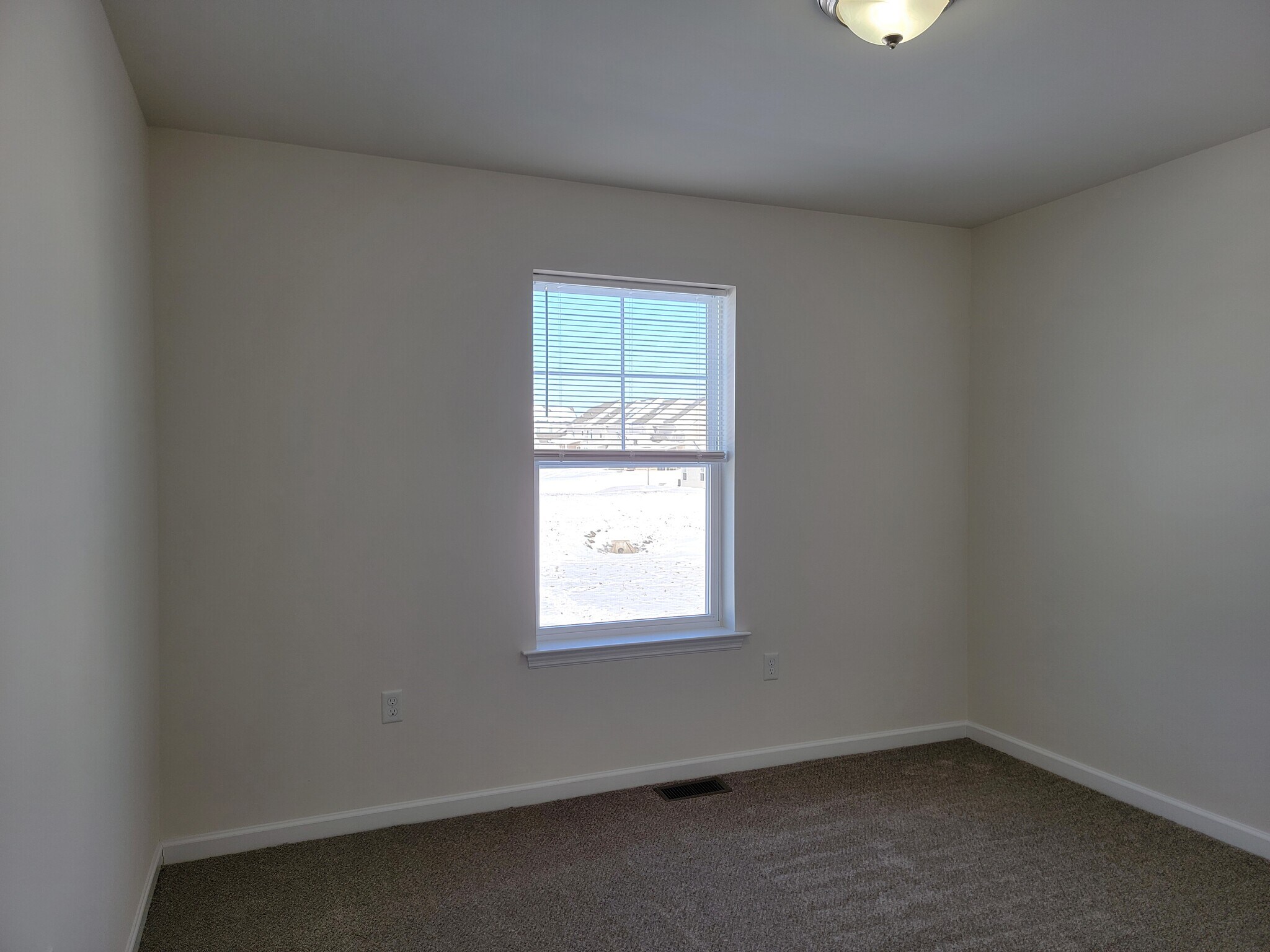 Building Photo - 68 Rollins Ln