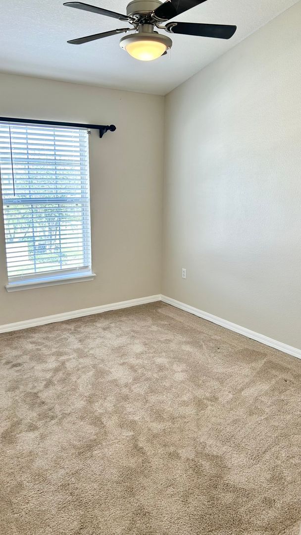 Building Photo - 3 bedroom, 2.5 bath, 2 car garage in a Qui...
