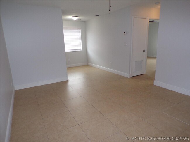 Building Photo - 1505 N 57th Terrace