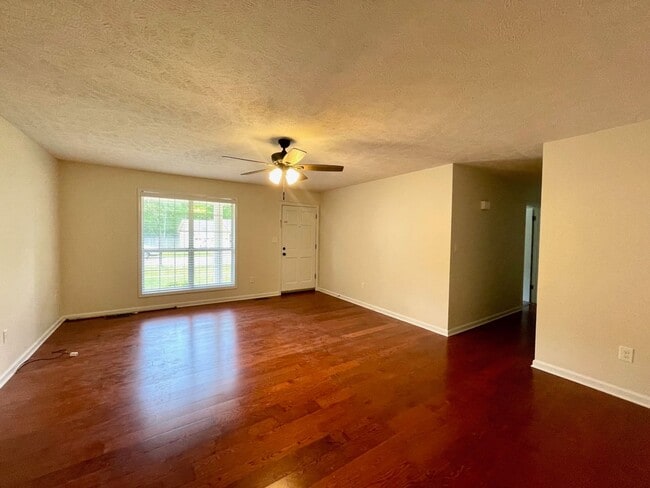 Building Photo - *Reduced Rent* Home Sweet Home