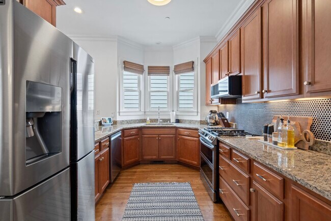 Building Photo - 315 Augusta Ave