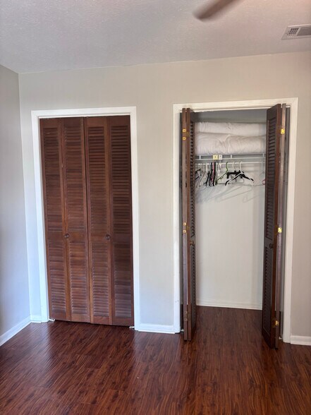 Building Photo - 1209 Capri Dr