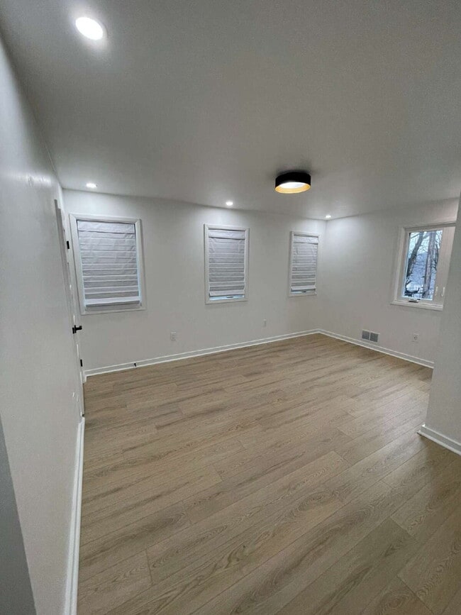 Building Photo - 107 Shoup St