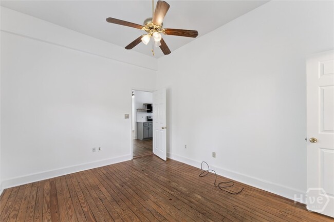 Building Photo - 1106 E Broad St