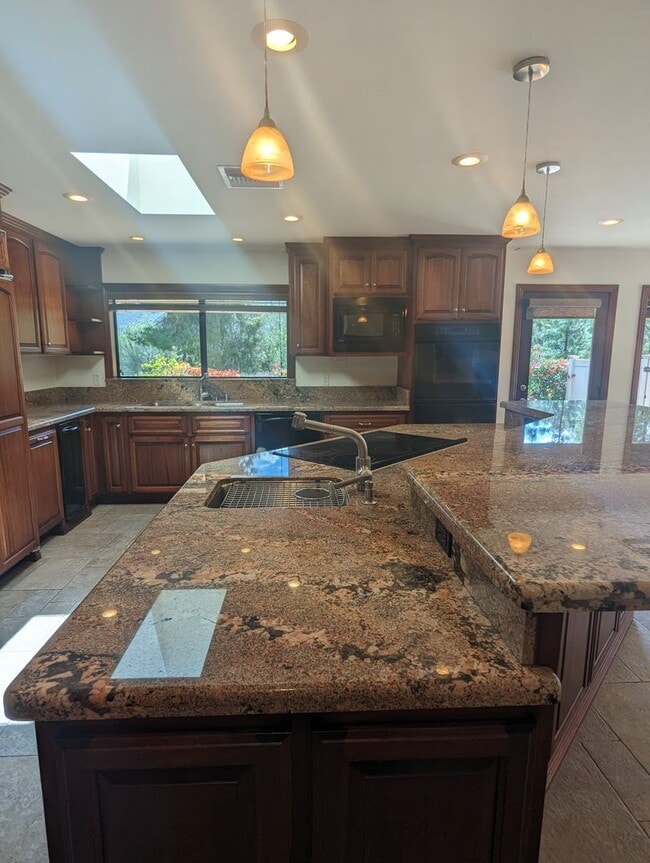 Building Photo - Luxury 5 Bedroom Home in Palo Verde Ranch