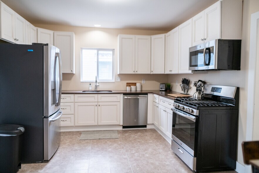 Building Photo - 2116 Lafayette Ave NE